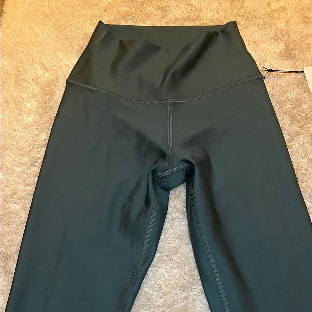 NWT Alo 7/8 High-Waisted air lift Leggings in winter Ivy. XS. - Picture 3 of 8